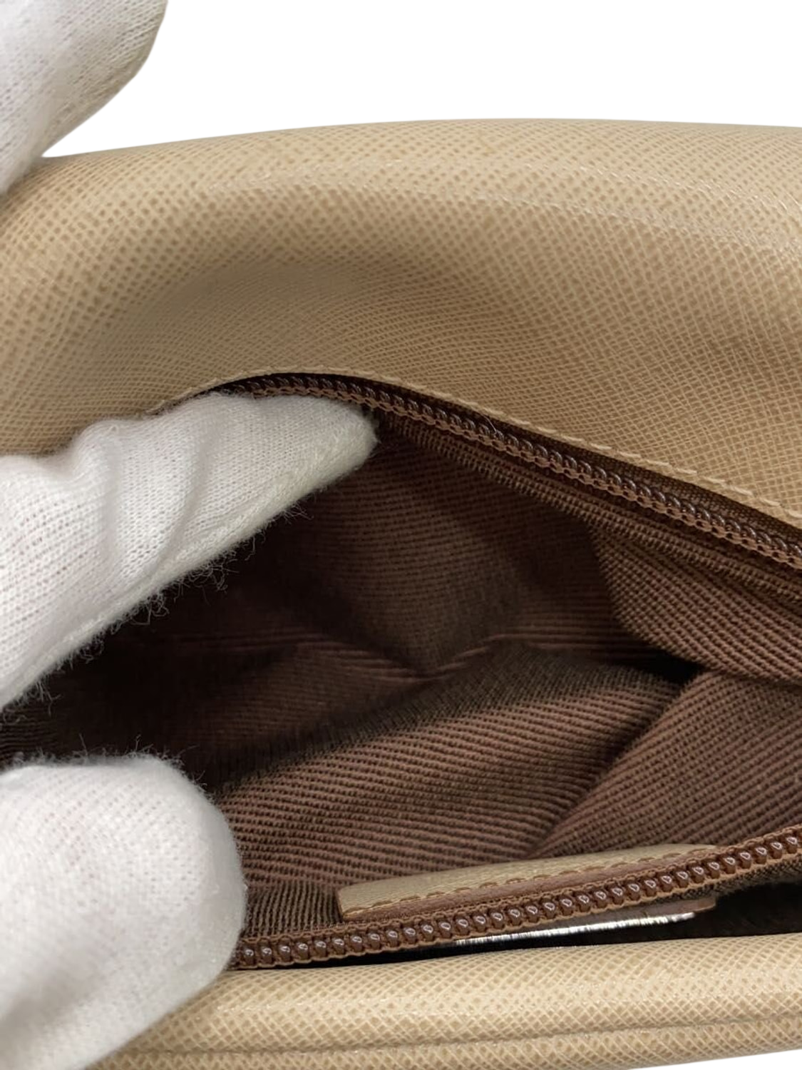 SALVATORE FERRAGAMO Sac pochette chaîne cuir saffiano beige nœud Vara