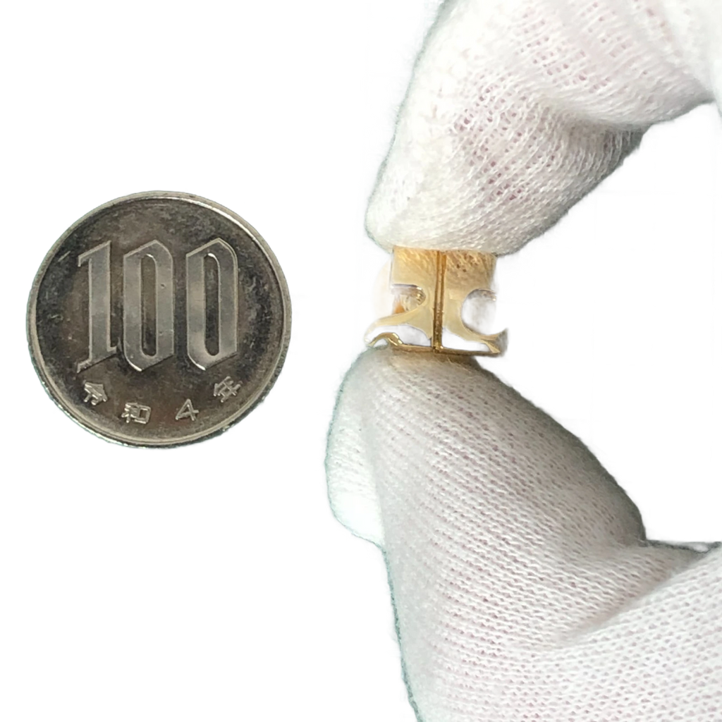 COURRÈGES Broche à logo , couleur or, insigne