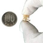 COURRÈGES Broche à logo , couleur or, insigne