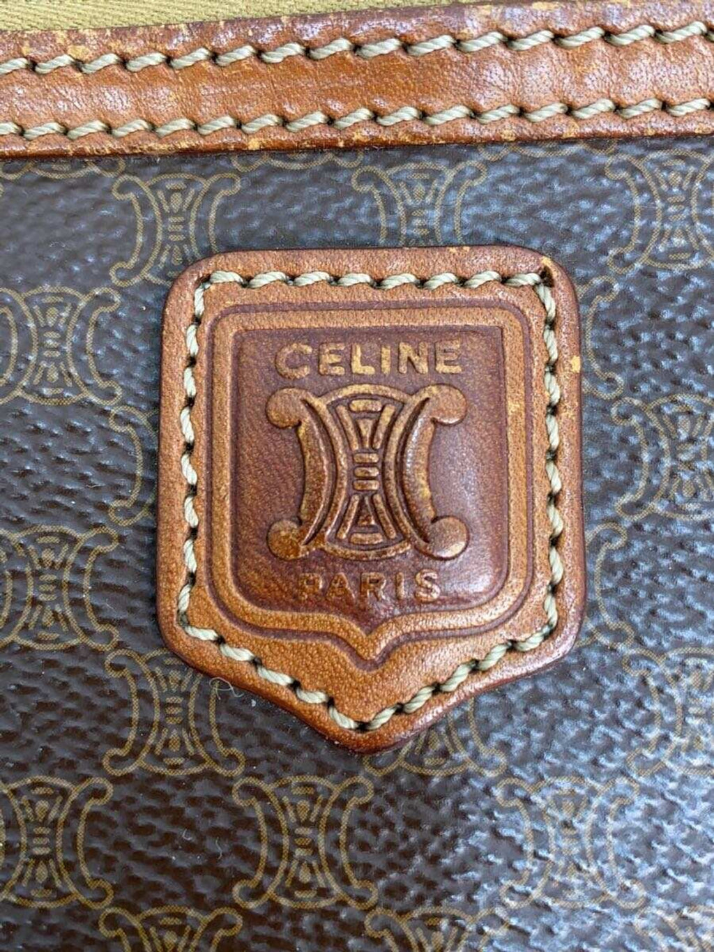 CÉLINE Paris Pochette wristlet toile Macadam marron zip façade